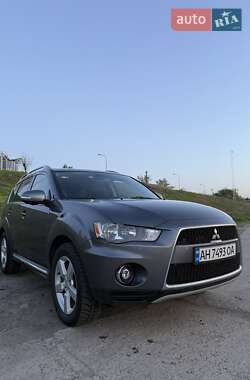 Внедорожник / Кроссовер Mitsubishi Outlander 2010 в 