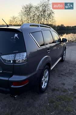 Внедорожник / Кроссовер Mitsubishi Outlander 2010 в 