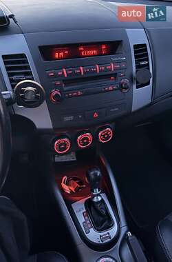 Внедорожник / Кроссовер Mitsubishi Outlander 2010 в 