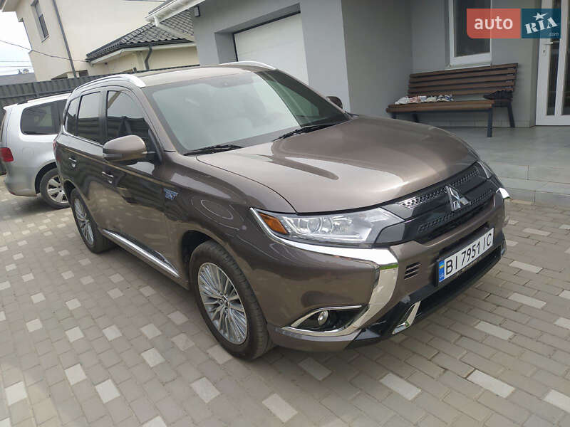Внедорожник / Кроссовер Mitsubishi Outlander 2019 в Полтаве