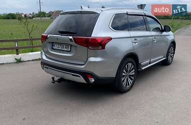 Внедорожник / Кроссовер Mitsubishi Outlander 2020 в 
