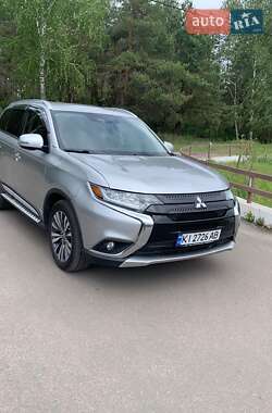 Внедорожник / Кроссовер Mitsubishi Outlander 2020 в 