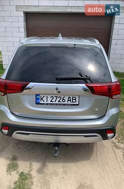Внедорожник / Кроссовер Mitsubishi Outlander 2020 в 