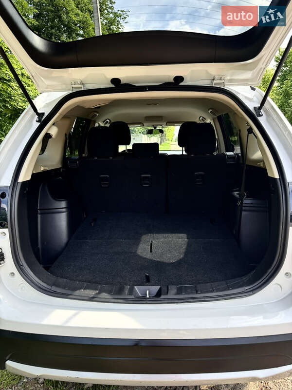 Позашляховик / Кросовер Mitsubishi Outlander 2016 в Харкові