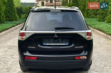Внедорожник / Кроссовер Mitsubishi Outlander 2013 в 