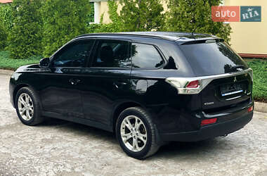 Внедорожник / Кроссовер Mitsubishi Outlander 2013 в 