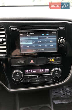 Внедорожник / Кроссовер Mitsubishi Outlander 2013 в 