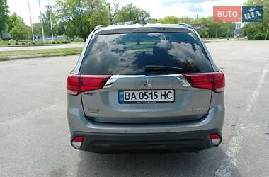 Внедорожник / Кроссовер Mitsubishi Outlander 2018 в 