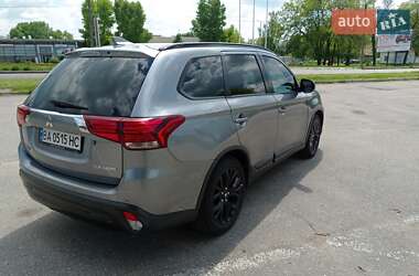 Внедорожник / Кроссовер Mitsubishi Outlander 2018 в 