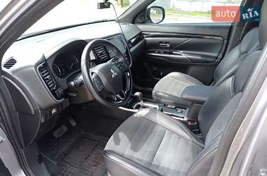 Внедорожник / Кроссовер Mitsubishi Outlander 2018 в 