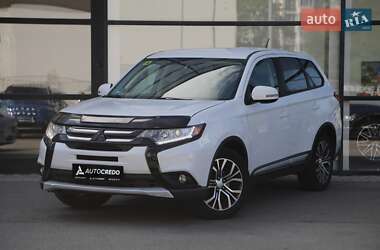Позашляховик / Кросовер Mitsubishi Outlander 2016 в Харкові