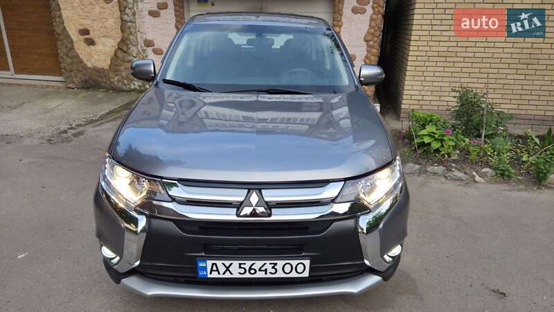 Позашляховик / Кросовер Mitsubishi Outlander 2016 в Харкові