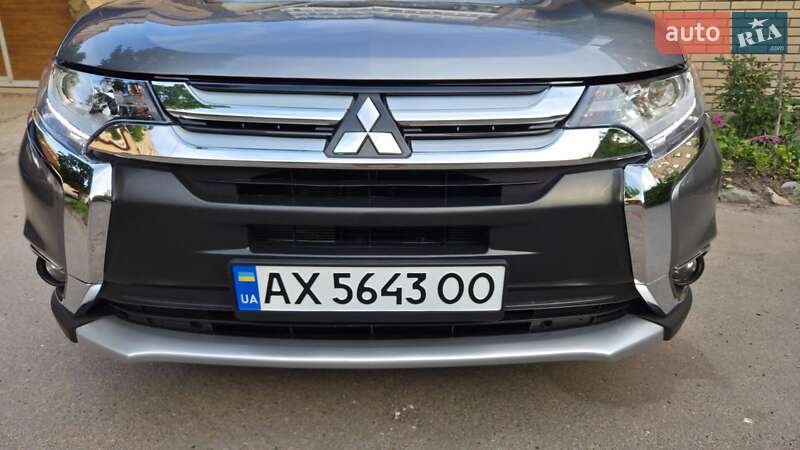 Позашляховик / Кросовер Mitsubishi Outlander 2016 в Харкові