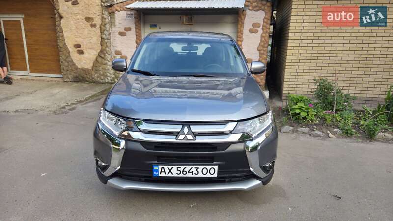 Позашляховик / Кросовер Mitsubishi Outlander 2016 в Харкові