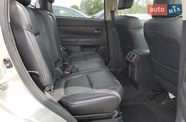 Внедорожник / Кроссовер Mitsubishi Outlander 2020 в 