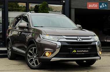 Позашляховик / Кросовер Mitsubishi Outlander 2015 в 