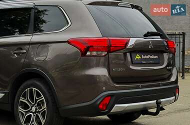 Позашляховик / Кросовер Mitsubishi Outlander 2015 в 