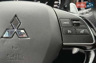 Позашляховик / Кросовер Mitsubishi Outlander 2015 в 
