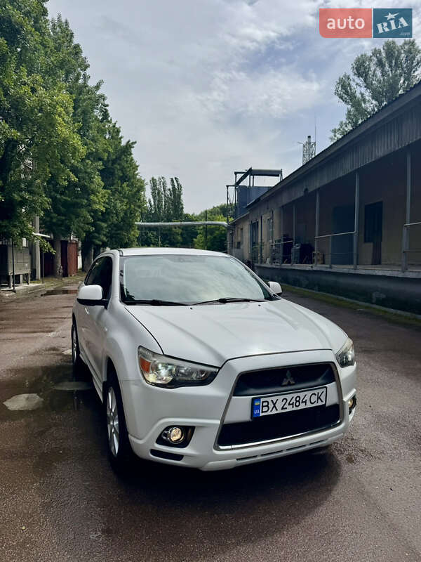 Mitsubishi Outlander 2011