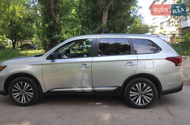 Внедорожник / Кроссовер Mitsubishi Outlander 2019 в Черкассах