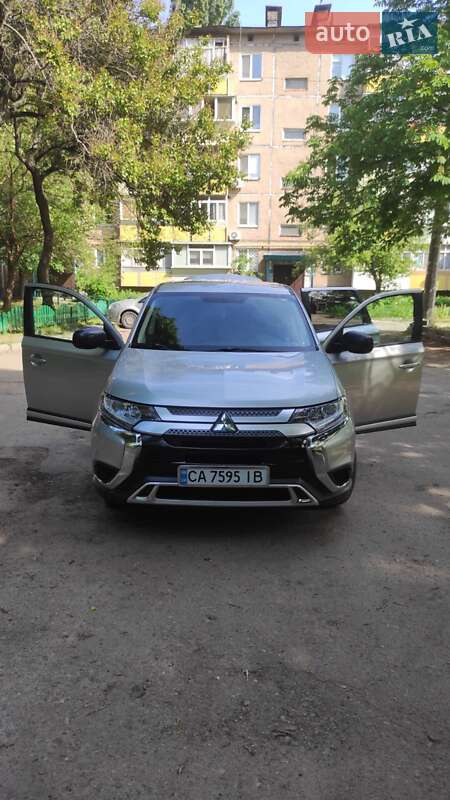 Внедорожник / Кроссовер Mitsubishi Outlander 2019 в Черкассах