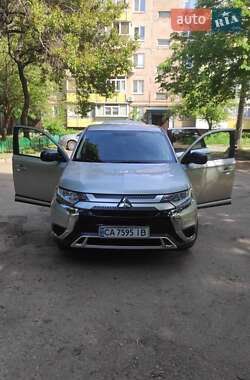 Внедорожник / Кроссовер Mitsubishi Outlander 2019 в 
