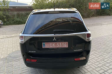 Позашляховик / Кросовер Mitsubishi Outlander 2013 в 