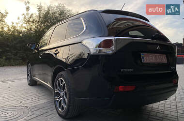 Позашляховик / Кросовер Mitsubishi Outlander 2013 в 
