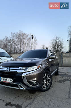 Позашляховик / Кросовер Mitsubishi Outlander 2019 в Монастирищеві