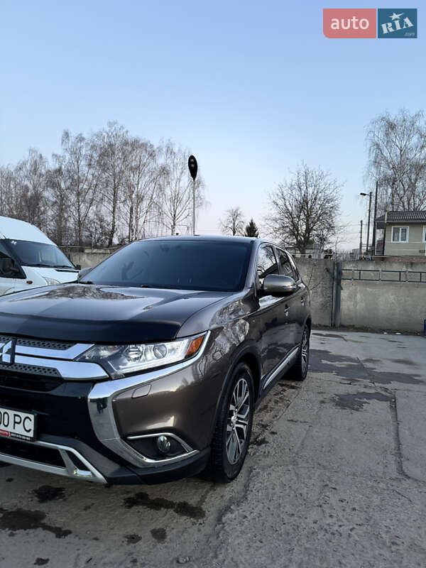 Внедорожник / Кроссовер Mitsubishi Outlander 2019 в Монастырище