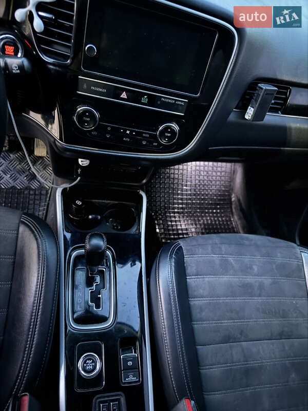 Внедорожник / Кроссовер Mitsubishi Outlander 2019 в Монастырище