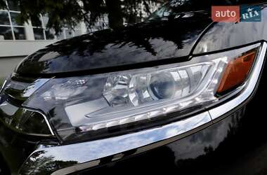 Внедорожник / Кроссовер Mitsubishi Outlander 2019 в 