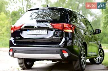 Внедорожник / Кроссовер Mitsubishi Outlander 2019 в 