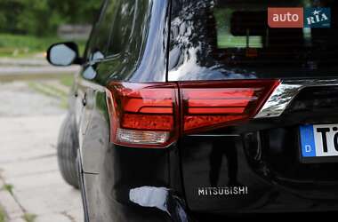 Внедорожник / Кроссовер Mitsubishi Outlander 2019 в 