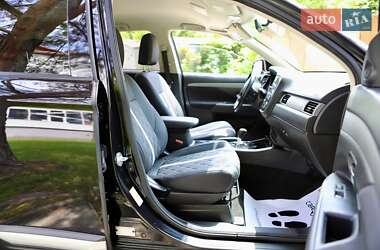 Внедорожник / Кроссовер Mitsubishi Outlander 2019 в 