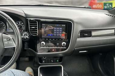 Внедорожник / Кроссовер Mitsubishi Outlander 2020 в 