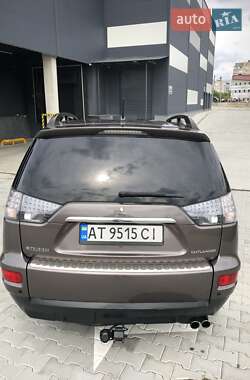 Внедорожник / Кроссовер Mitsubishi Outlander 2011 в 