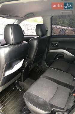 Внедорожник / Кроссовер Mitsubishi Outlander 2011 в 
