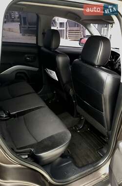 Внедорожник / Кроссовер Mitsubishi Outlander 2011 в 