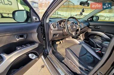 Внедорожник / Кроссовер Mitsubishi Outlander 2010 в 
