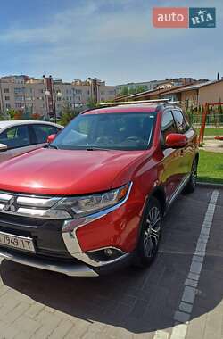 Внедорожник / Кроссовер Mitsubishi Outlander 2015 в Черкассах