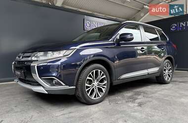 Внедорожник / Кроссовер Mitsubishi Outlander 2018 в 