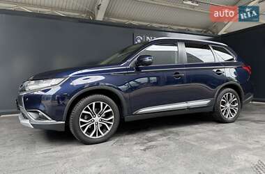 Внедорожник / Кроссовер Mitsubishi Outlander 2018 в 