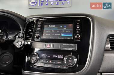 Внедорожник / Кроссовер Mitsubishi Outlander 2018 в 