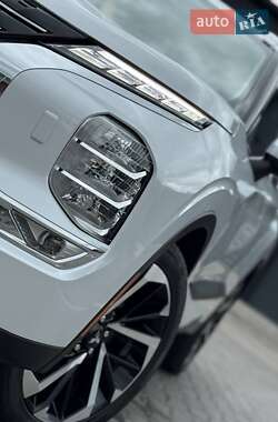 Позашляховик / Кросовер Mitsubishi Outlander 2022 в 