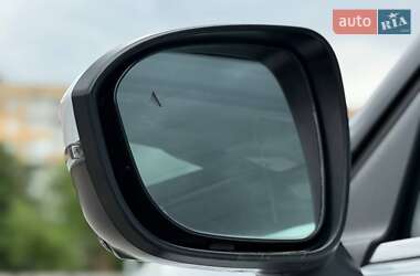 Позашляховик / Кросовер Mitsubishi Outlander 2022 в 