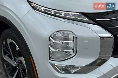 Позашляховик / Кросовер Mitsubishi Outlander 2022 в 