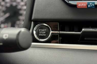 Позашляховик / Кросовер Mitsubishi Outlander 2022 в 