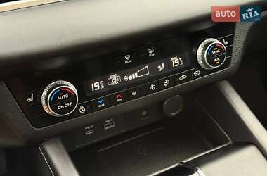 Позашляховик / Кросовер Mitsubishi Outlander 2022 в 