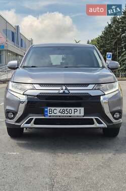 Позашляховик / Кросовер Mitsubishi Outlander 2021 в 